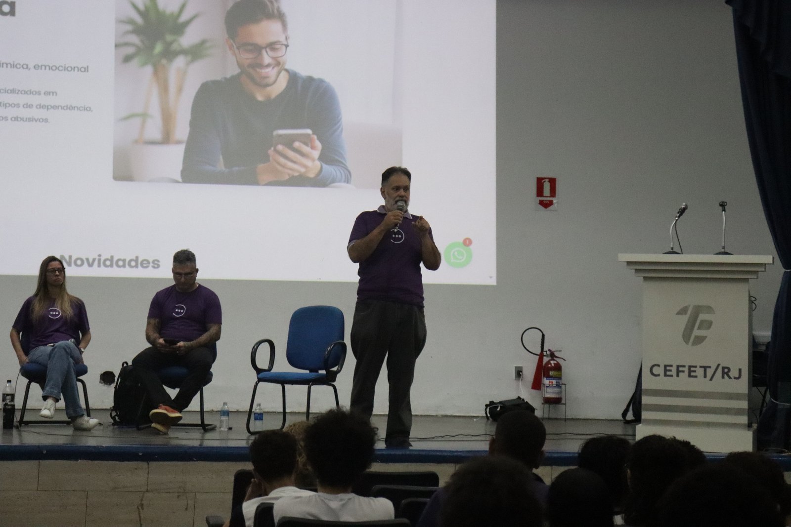 Palestra sobre impactos neurológicos das drogas