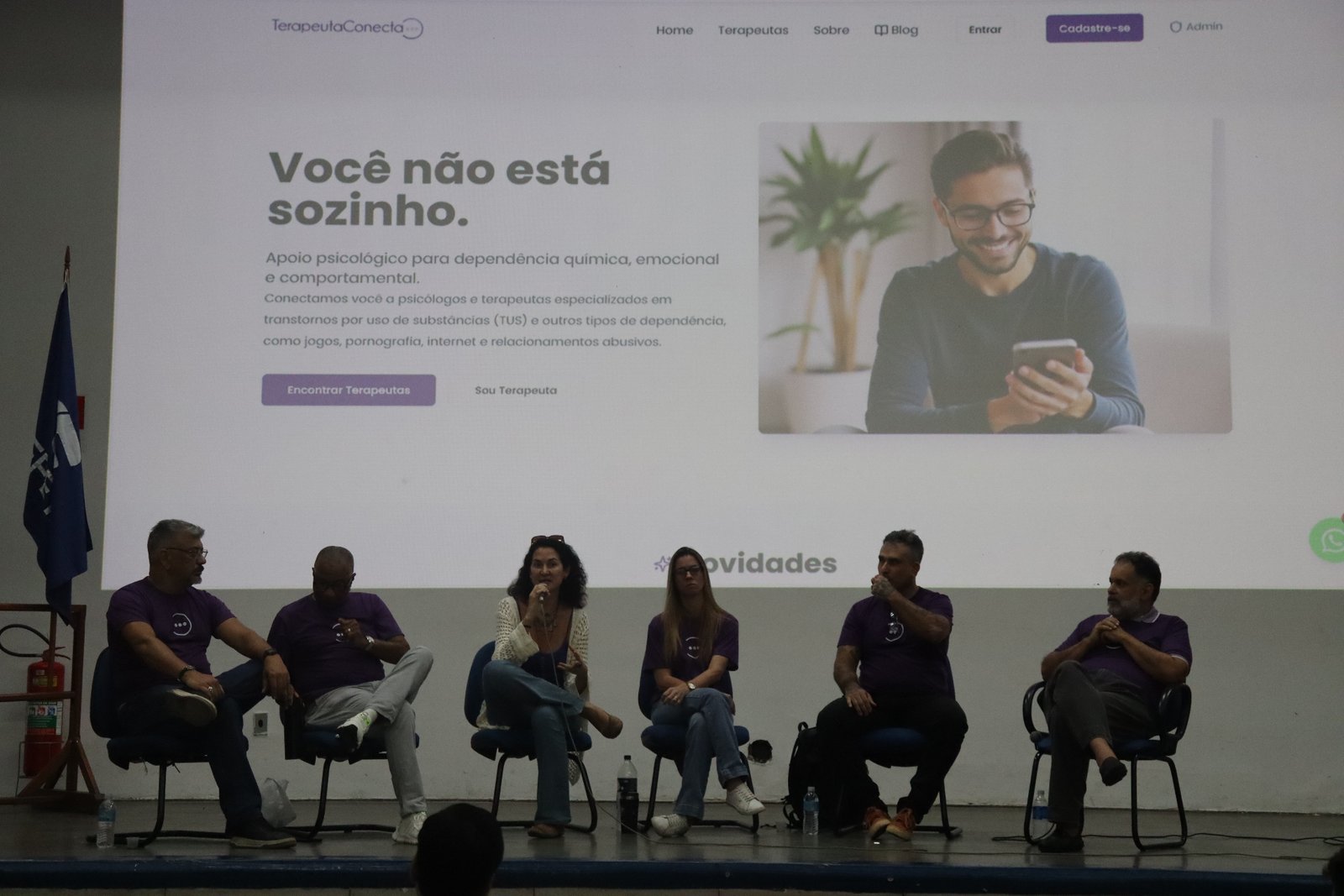 Equipe multidisciplinar da Terapeuta Conecta apresentando palestra